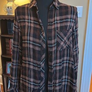 Women’s Medium Plaid Button-Up Shirt